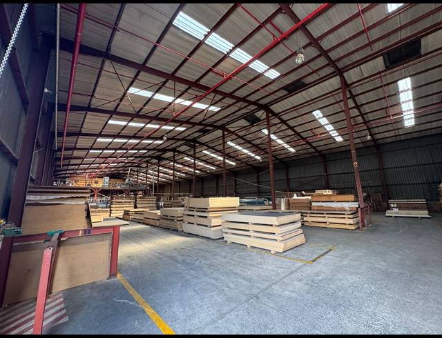 3,300M² WAREHOUSE FOR SALE IN EASTGATE